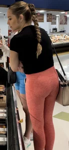 2 fit girls shopping