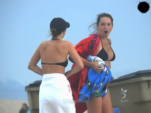 Lesbian finger bang on the sands of Venice Beach CA