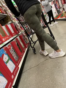 Camo Latina booty