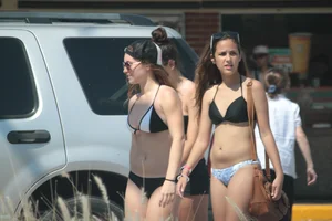 Sexy Florida girls in bikinis