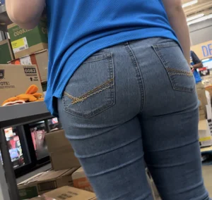Bubble Ass Walmart Employee