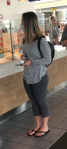 Blondie with a tight bubble butt in leggings (OC)