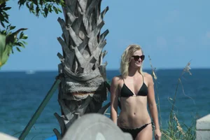 Another gallery of sexy Deerfield Beach girls in bikinis
