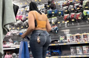Phat Ass Puerto Rican Milf Can’t stop bending over in front of me / AE Jeans / Walmart