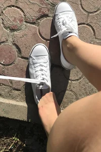 Teen Feet in Pantyhose on the Street Creepshot