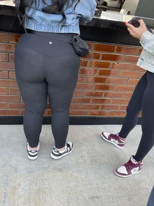 HUGE ASSES IN LULULEMON🔥