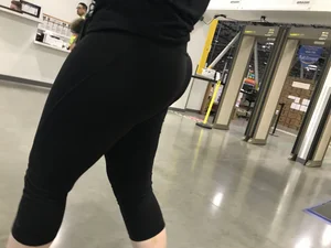 Sexy Amazon employee in leggings with a nice ass