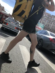 Amazing cute candid food delivery girl with lots of tattoos crossing the street