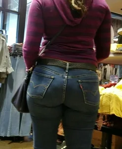 Mmmmm more nice levi’s butts #3 (Non OC)