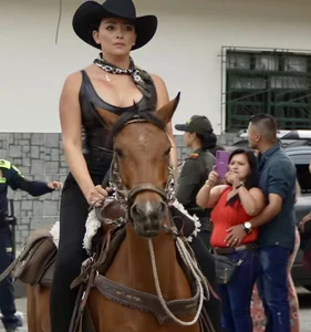 Latina cowgirls gitty up! Non OC
