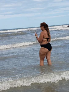 Beach meaty ass MILF W bikini