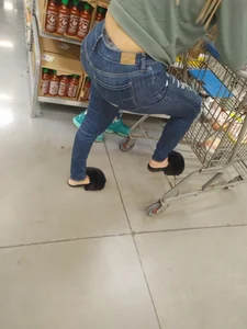 Hottie at walmart