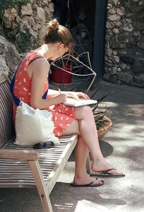 Candid girls in public showing nice legs and feet