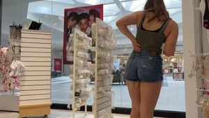 PAWG booty fits these tight jeans! (Not OC)