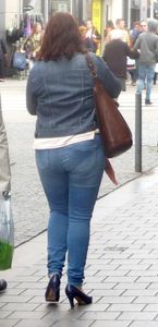 Hot milfs wearing tight jeans street creepshots