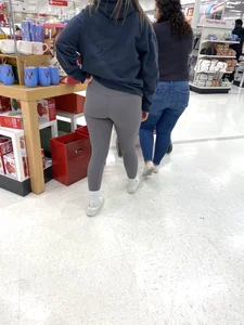 Blessing y’all with grey leggings!