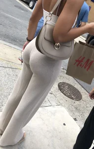 Great street candid booty in grey pants