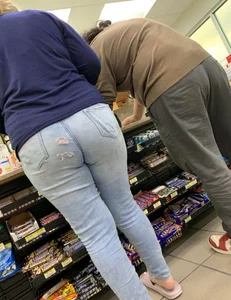 Ripped jean white bitch  One of my best catures this morning