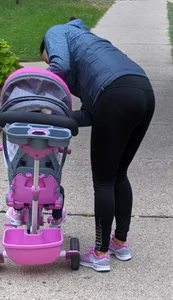 Milf in tight leggings with vpl