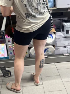 Milf in black biker shorts and flip flops