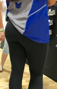Shoe store employee with a nice ass in leggings and slight vtl