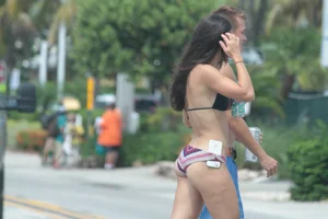 Deerfield Beach girls in bikinis