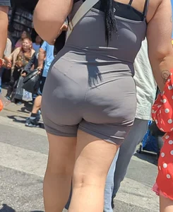 MILF Leggings showing VTL (OC)
