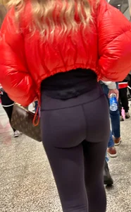 Shiny black leggings