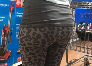 Thick Walmart milf ass in tight grey patterned leggings