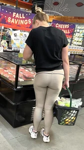 Fit leggings in Whole Foods (OC)