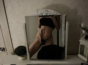 Leaked hot selfies of a girl with awesome long legs