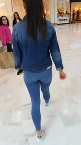 Hot Candid Booties in Tight Jeans Creepshots