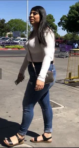Chubby milf in tight blue jeans and sandals street creepshot