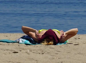 Sexy ass blonde milf on the beach in a thong with cameltoe and bending over