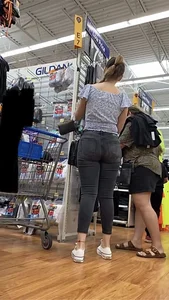 Tall Thick Latina Milf In Tight Black Jeans😋