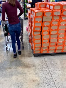 Tight jeans shopper