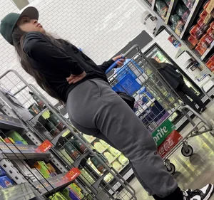 Latina sweatpants booty