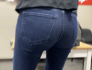 Candid Teen's Booty in Tight Jeans Closeup