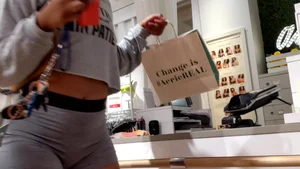 Candid ebony babe with an amazing ass and vpl in grey Nike spandex shorts