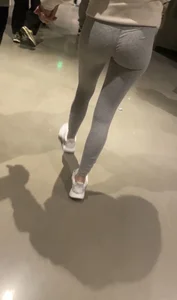 Smooth Grey leggings. Tight ass