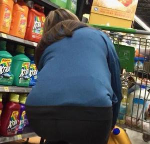 Walmart milf in line with a nice ass in leggings