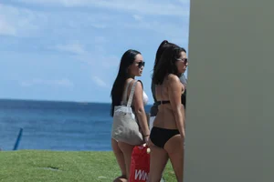 Group of Florida bikini babes and a sexy Asian busted