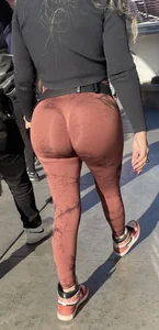 Sexy BBL in brown leggings