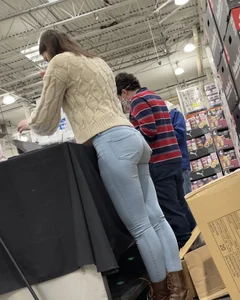 Hot girl at Costco in skin tight jeans with a great ass