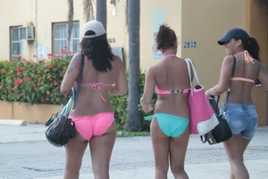 Sexy Florida beach bikini girls