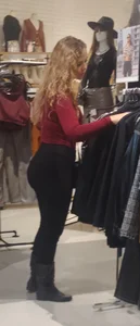 Fat ass blonde milf in black leggings