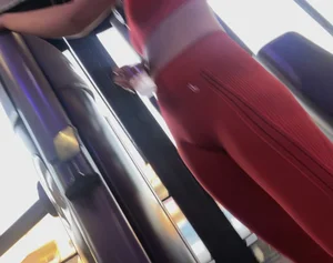 Bulge in red LUPO leggings