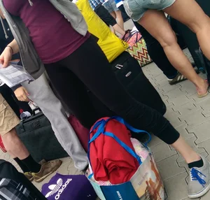 Nice Candid Ass and Legs at the Airport Creepshots