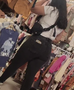 Thick Latina MILF shows off dumpy in black jeans