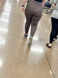 PHAT Ass Pawg in Leggings
